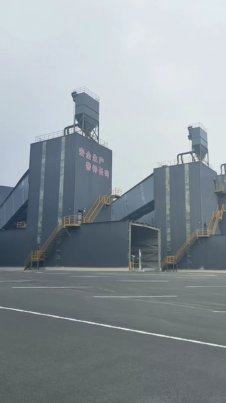 Bulk loading station with vehicle access lanes